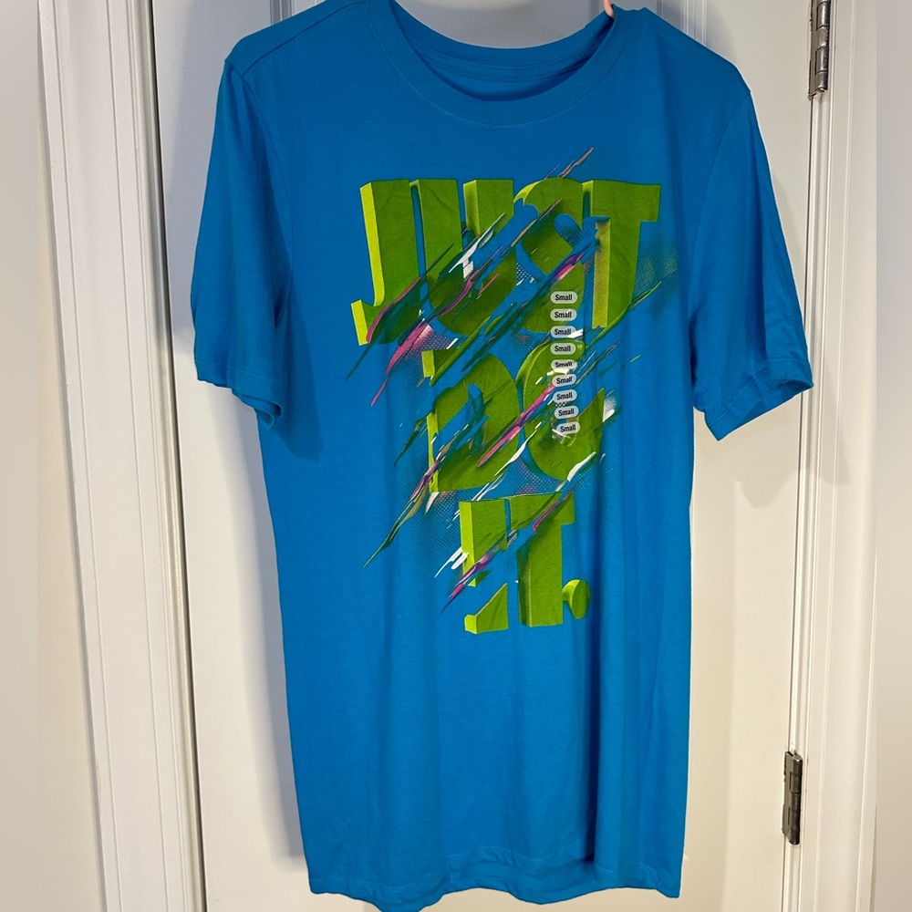 Women’s Nike top